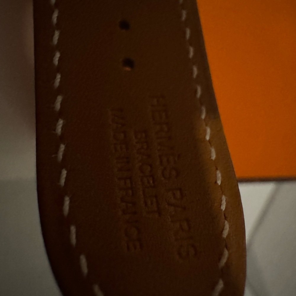 Apple Watch S9 45 mm stainless steel with Hermes brown leather band - Picture 3 of 5